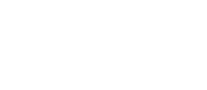 魔除けや厄除けのお守りとして人気の勾玉（まがたま）モチーフのペンダントトップ。チェーンを通す管の有無や仕上げ加工のバリエーションがあります。